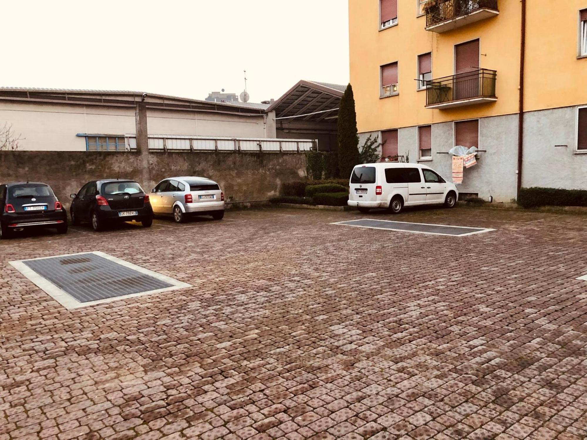 Апартаменты Bergamo Easy Airport Private Parking Экстерьер фото